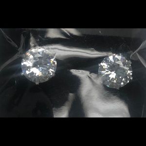 NEW CUBIC ZIRCONIA 10MM EARRINGS